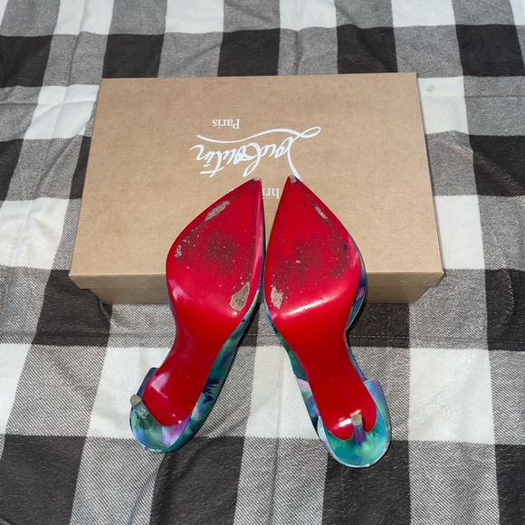 Christian Louboutin - Picture 4 of 7